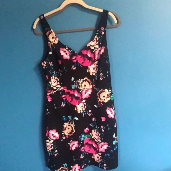 Dress  - Picture 1 of 2